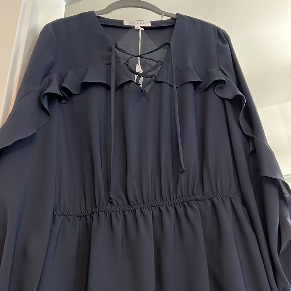 🆕MIKA & GALI. WOMENS DRESS.  SIZE M.    Pit to pit 21”. Total length 37”.